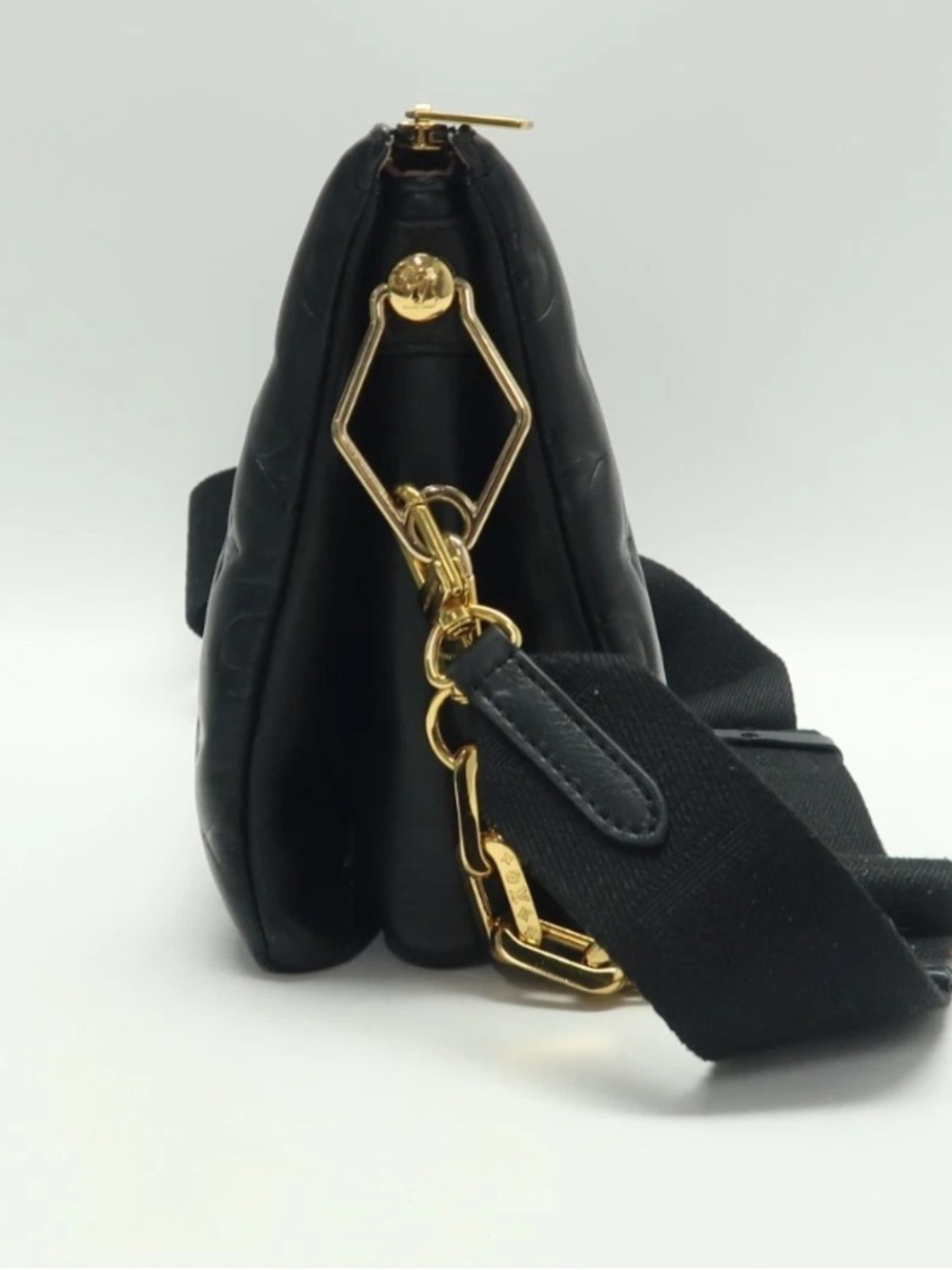 LOUIS VUITTON COUSSIN PM Crossbody/Shoulder bag - Picture 5 of 17